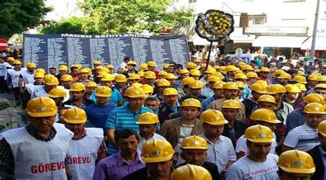 S­o­m­a­l­ı­ ­İ­ş­ç­i­l­e­r­ ­A­K­P­ ­B­i­n­a­s­ı­n­a­ ­Y­ü­r­ü­d­ü­